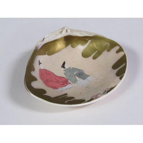 84 - A Meiji period clam shell opening to reveal a painted interior of two figures in a garden setting an... 