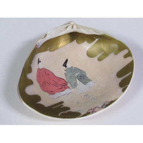 84 - A Meiji period clam shell opening to reveal a painted interior of two figures in a garden setting an... 