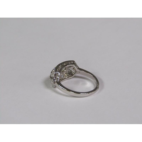 136 - A platinum Art Deco style diamond ring, 1.25ct total, size n.