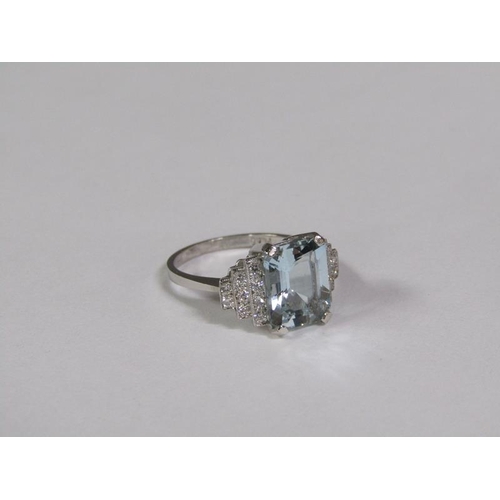 138 - A platinum Art Deco style diamond and aquamarine set ring, size L/N.