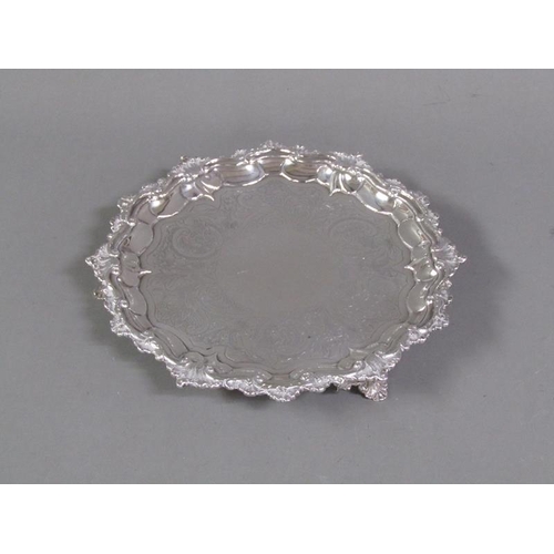 201 - A William IV silver salver of circular form with a raised and shaped border, London 1835, 17.7oz t, ... 