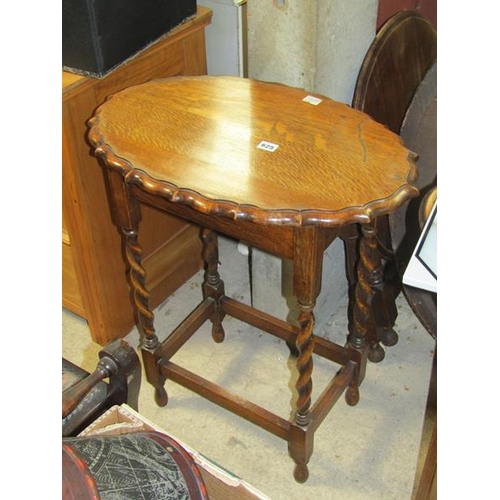 625 - 1930s OAK OCCASIONAL TABLE