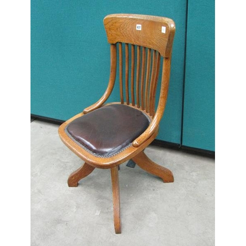 637 - EDWARDIAN OAK SWIVEL CHAIR