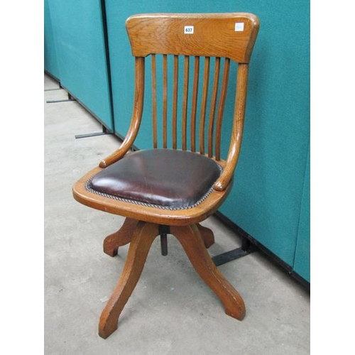 637 - EDWARDIAN OAK SWIVEL CHAIR