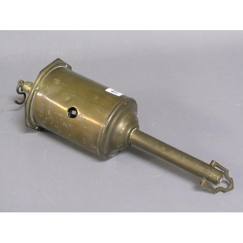 1104 - BRASS FIRE JACK, 5CM L