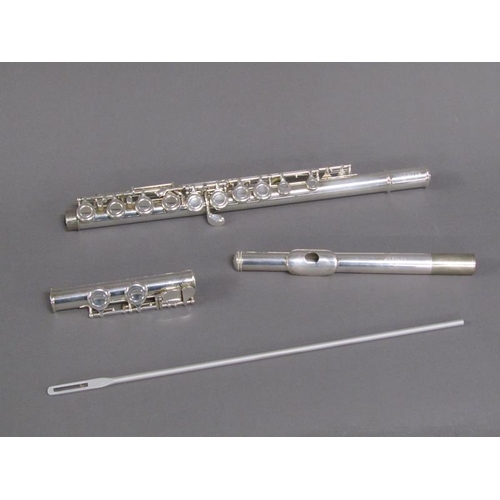 1118 - BOOSEY & HAWKES 861E CASED FLUTE