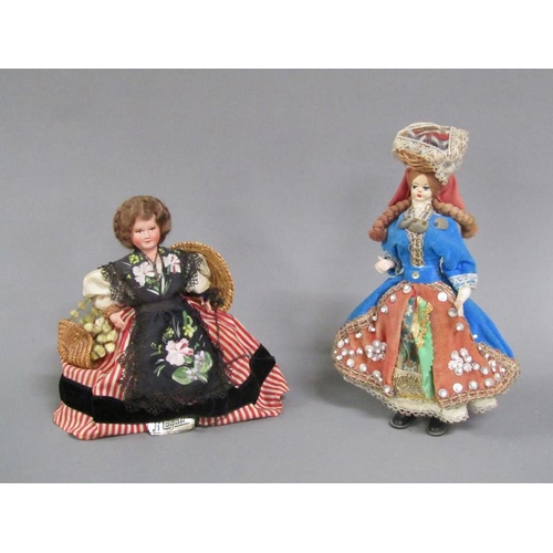 1142 - QTY OF SOUVENIR DOLLS TO INCL MAGALL, ALL APPROX 22CM H