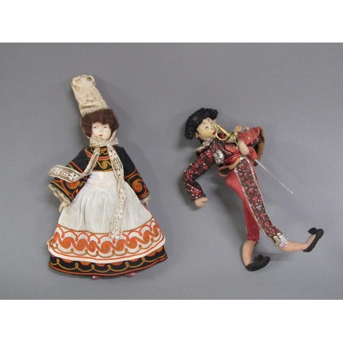 1142 - QTY OF SOUVENIR DOLLS TO INCL MAGALL, ALL APPROX 22CM H