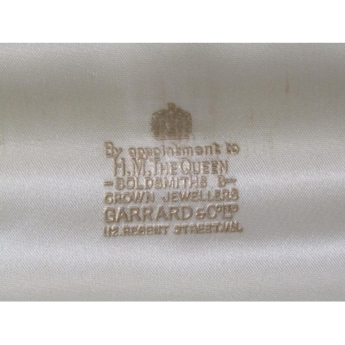 108 - A 1961 9ct gold and sapphire cylindrical box by Kurk Weiss for Garrard & Co, 62.8g, 7.5cm w.