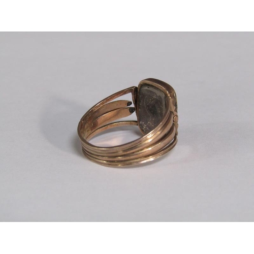 126 - A gold memoriam ring with a twist memoriam and enamel setting, dated 1814, size P 1/2, total 4g.