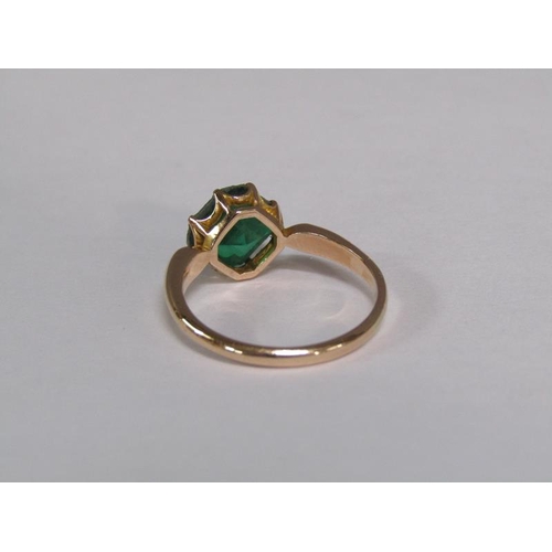 127 - A 15ct gold cut emerald set ring, size R, emerald approx. 2 carats.