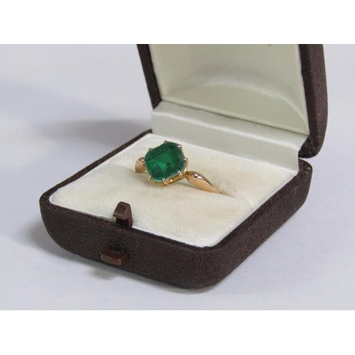 127 - A 15ct gold cut emerald set ring, size R, emerald approx. 2 carats.