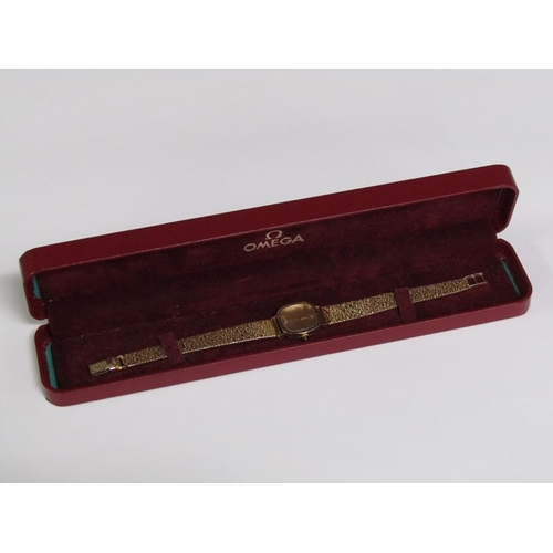 97 - An Omega Quartz ladies 9ct gold cased wristwatch, total 23.6g.