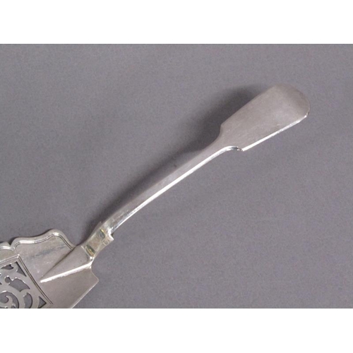 177 - An early Victorian silver fish slice with a pierced blade, 4.8ozt, 31cm l.