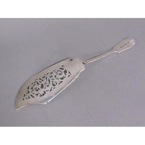 177 - An early Victorian silver fish slice with a pierced blade, 4.8ozt, 31cm l.