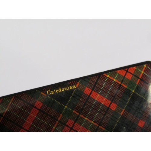 64 - An Edwardian Caledonian tartanware pen wipe folder, felt lined, 7cm x 4cm.