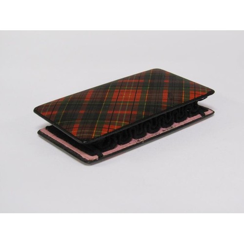 64 - An Edwardian Caledonian tartanware pen wipe folder, felt lined, 7cm x 4cm.