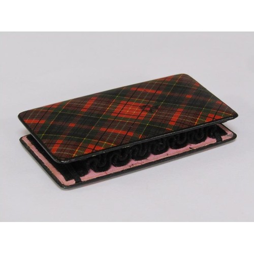 64 - An Edwardian Caledonian tartanware pen wipe folder, felt lined, 7cm x 4cm.
