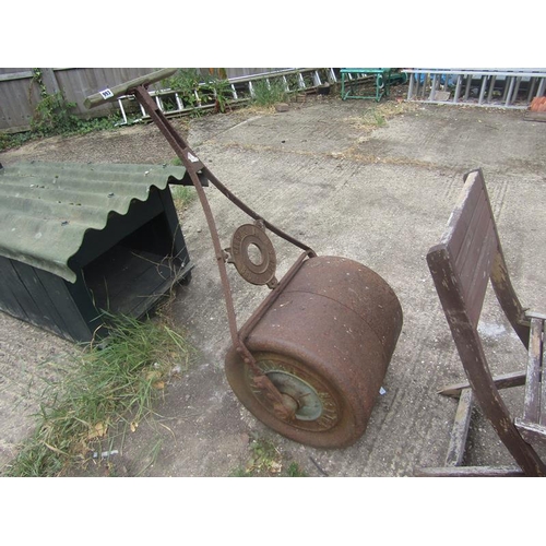 993 - LARGE VICTORIAN GARDEN ROLLER