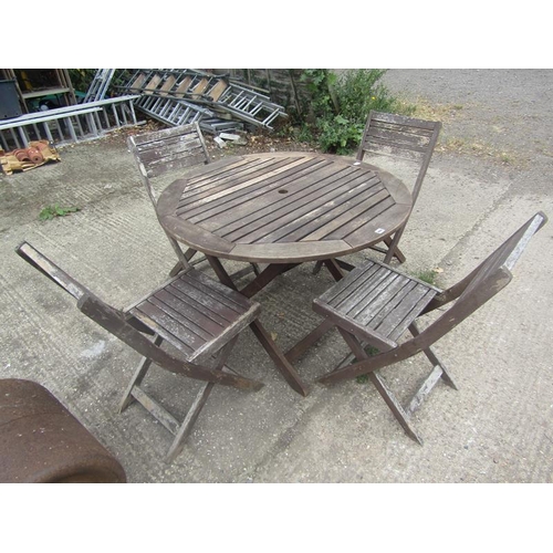 994 - GARDEN TABLE AND FOUR CHAIRS