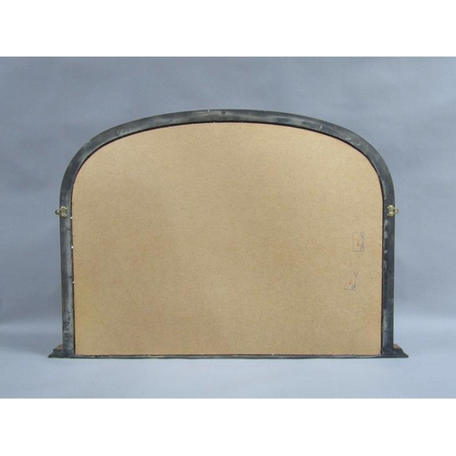 1122 - GILT WOOD AND STUCCO ARCHED OVERMANTEL MIRROR - 75 x 107 cms