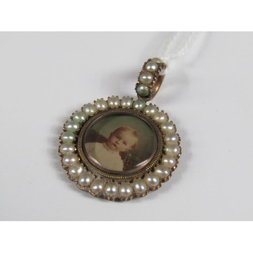 1417 - GOLD PEARL SET MEMORIUM PENDANT