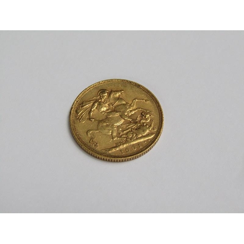 100 - A 1901 Victorian gold sovereign.