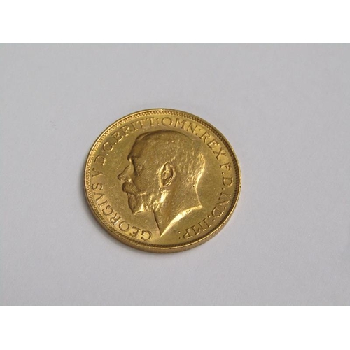 104 - A 1928 gold sovereign.