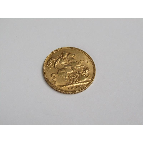 105 - A 1908 gold sovereign.