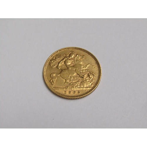 95 - A 1905 gold half sovereign.