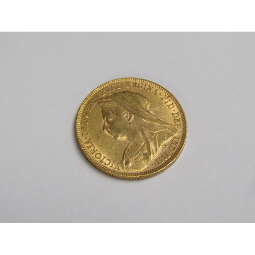 98 - An 1895 Victorian gold sovereign.
