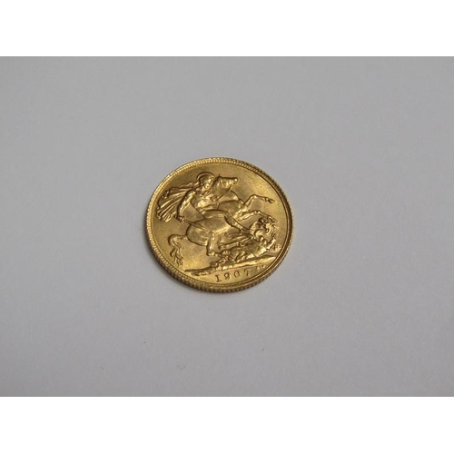 106 - A 1907 gold sovereign.