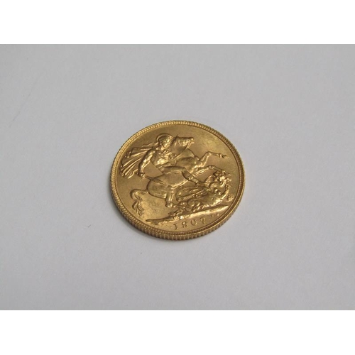 115 - A 1907 gold sovereign.