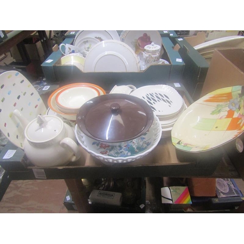 231 - BOX OF TEA AND TABLEWARES - 60'S ETC