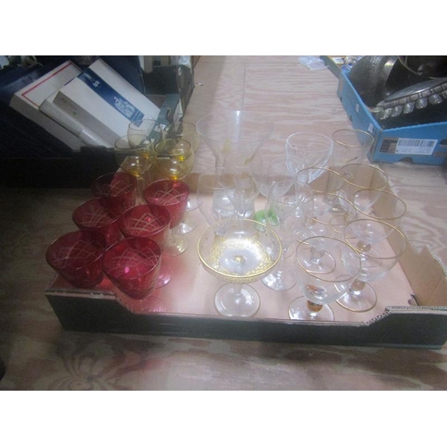 284 - BOX OF MIXED GLASSWARE