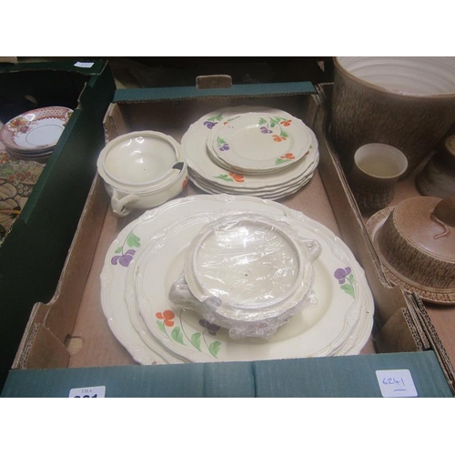 301 - BOX TO INCL TABLEWARES