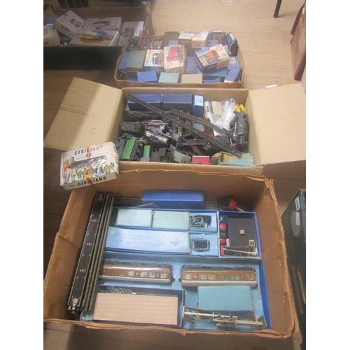 1342 - COLLECTION OF DUBLO HORNBY MODEL RAILWAY ETC.