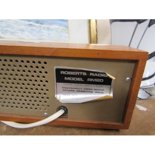 41 - VINTAGE ROBERTS RM20 RADIO AND ONE BAKELITE