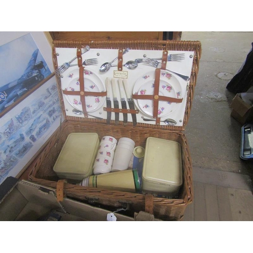 VINTAGE WICKER PICNIC HAMPER