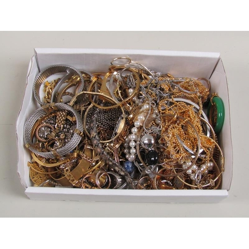 1319 - BOX OF GILT METAL AND OTHER COSTUME JEWELLERY