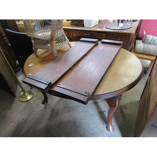 531 - VICTORIAN EXTENDING TABLE