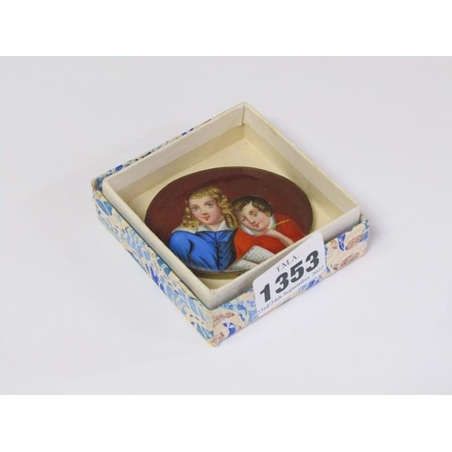 1353 - ENAMEL OVAL DEPICTING TWO CHILDREN, 6CM DIAM