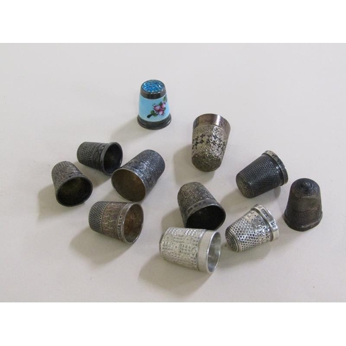 1375 - COLLECTION OF TWELVE SILVER THIMBLES TO INCL ONE ENAMEL DECORATED