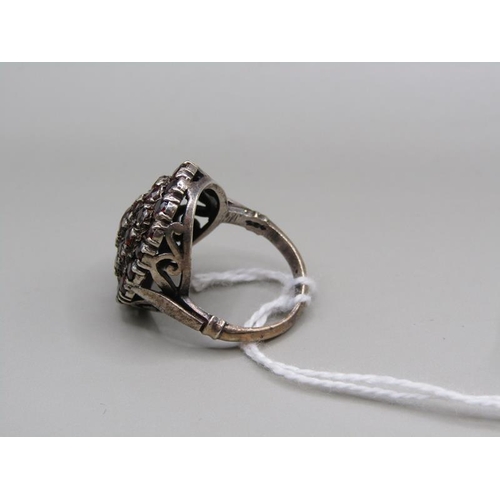 1401 - WHITE METAL GARNET SET CUSHION RING SIZE O