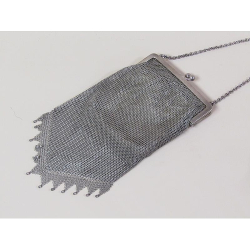 1427 - SILVER CHAIN PURSE