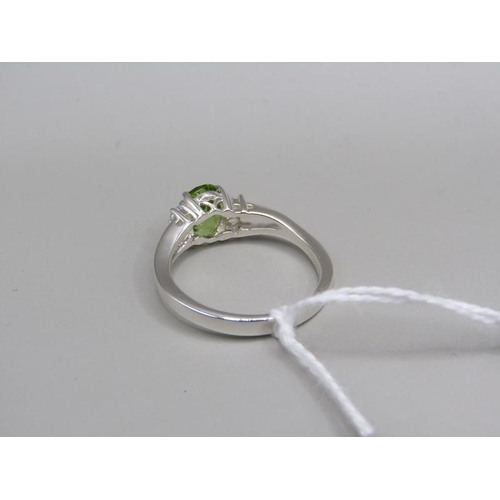 1433 - SILVER PERIDOT TOPAZ SET RING SIZE Q