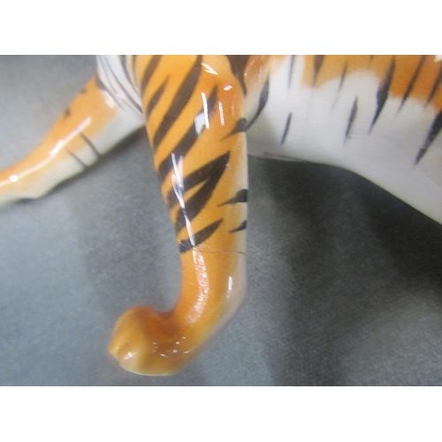 1547 - BESWICK TIGER AND A LEOPARD, LARGEST 29cms L