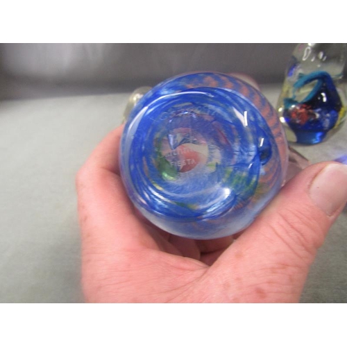 1567 - COLLECTION OF ART GLASS PAPERWEIGHTS, LARGEST 13cms H