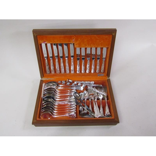 1590 - CANTEEN OF MIXED CUTLERY