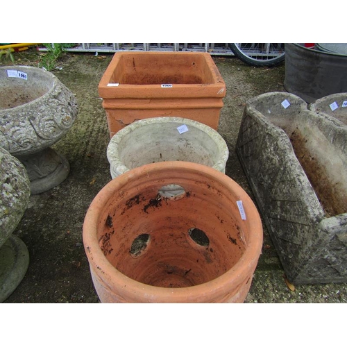 1060 - THREE GARDEN POTS